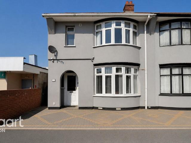 House for sale in Spring Park, Luton