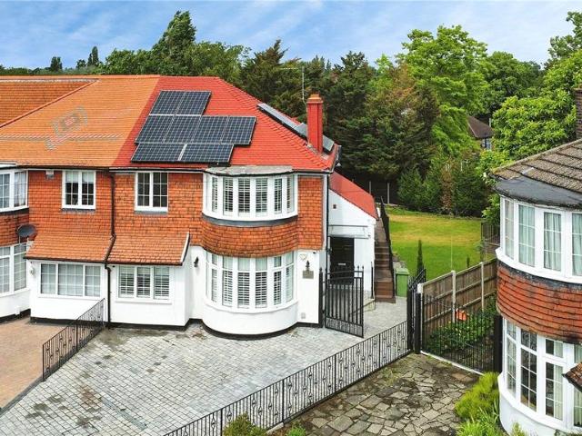 House for sale in Mottingham, Greater London