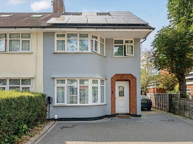 House for sale in Green Street Green, Greater London
