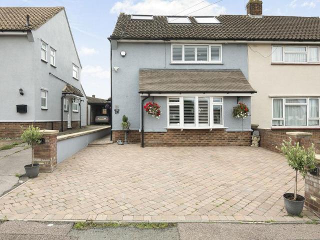 House for sale in Lambourne, Epping