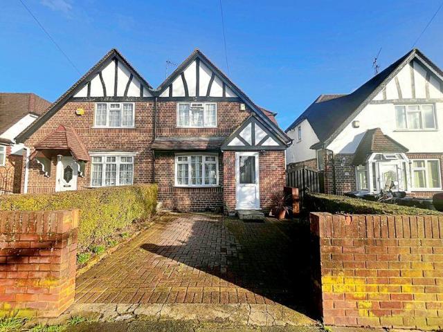 House for sale in London Borough of Ealing, Greenford