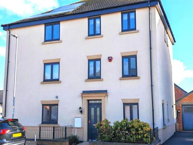 House for sale in Priors Hall Park, Weldon