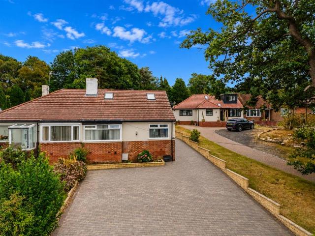 House for sale in Cookridge, West Yorkshire