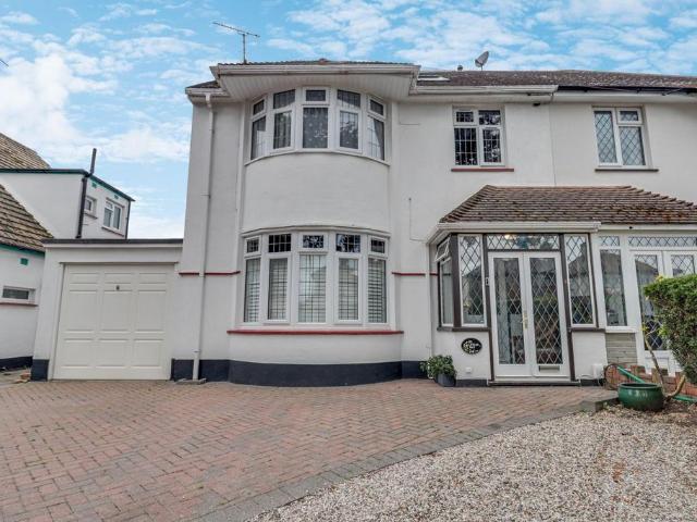 House for sale in Alton Barnes, Essex