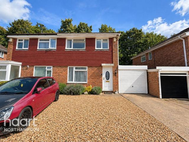 House for sale in Blackthorn, Northampton