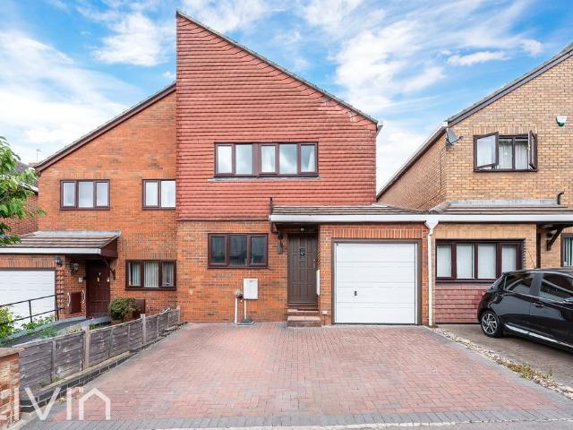 House for sale in London Borough of Croydon, Addiscombe