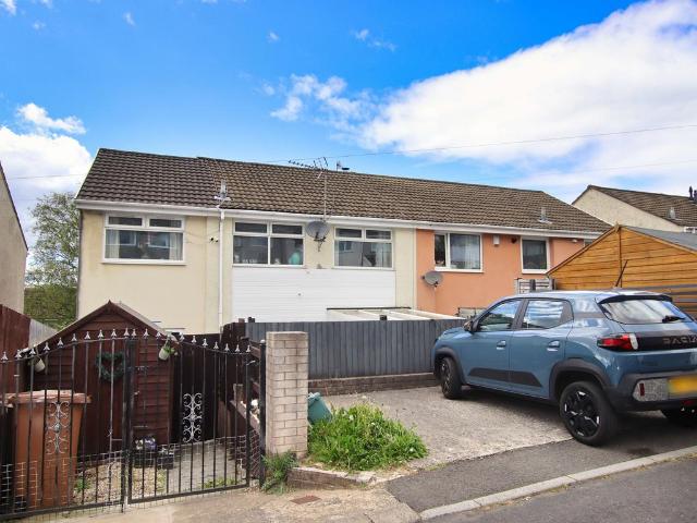 House for sale in Maesycwmmer, Wales