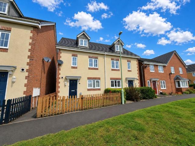 House for sale in Brynmenyn, Wales
