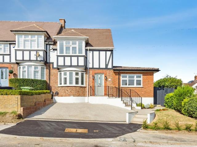 House for sale in Merry Hill, Hertsmere