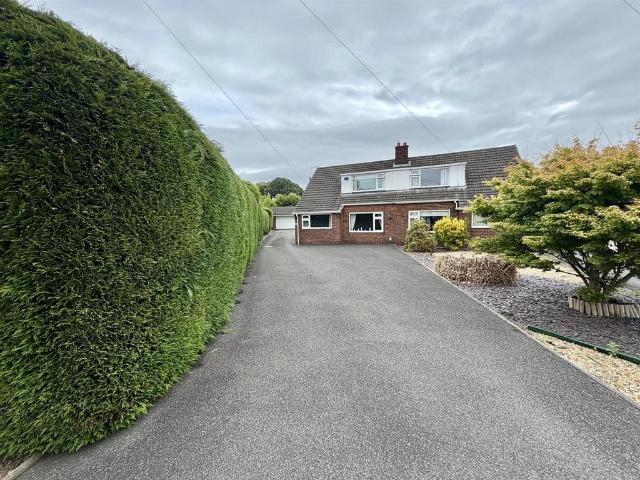 House for sale in Lower Hopton, Mirfield
