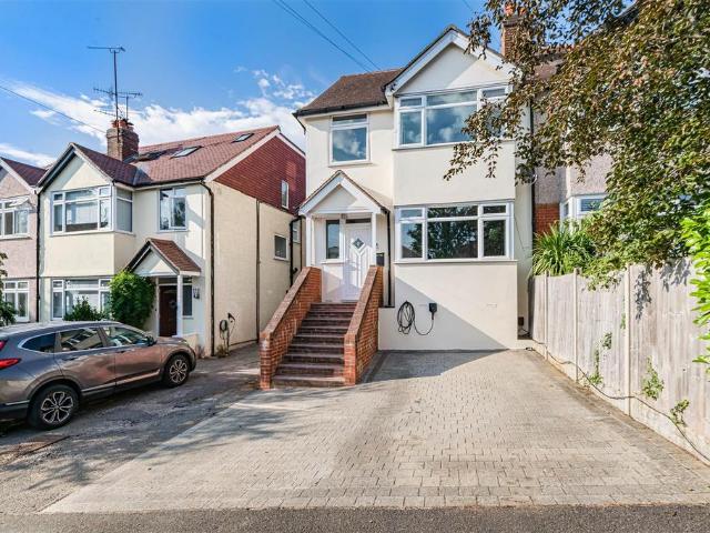 House for sale in Rosehill, Greater London