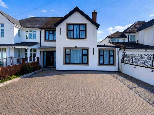House for sale in Sudbury, Greater London