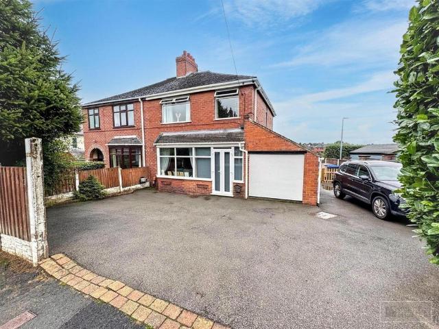 House for sale in Kingsley Moor, Staffordshire