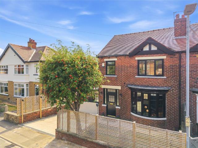 House for sale in Hanging Heaton, Dewsbury