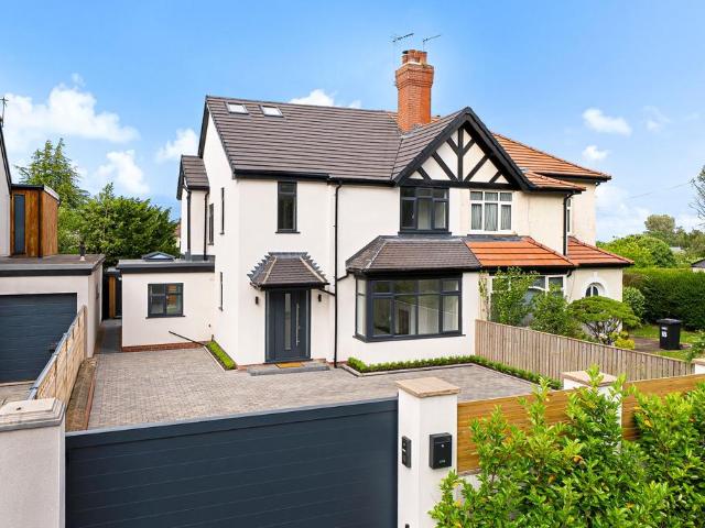 House for sale in Hookstone, Harrogate