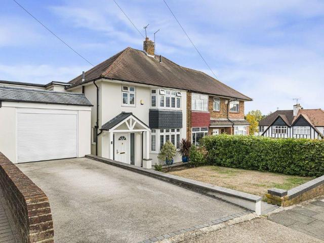 House for sale in Hurst, Greater London