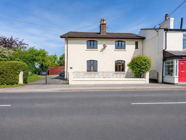 House for sale in Roby Mill, Lancashire