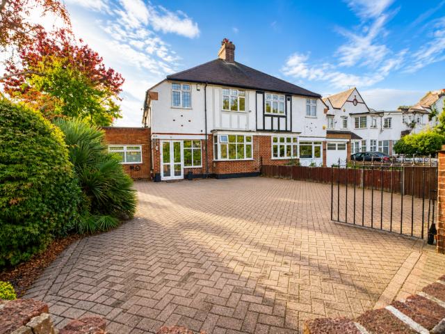 House for sale in London Borough of Hounslow, Osterley