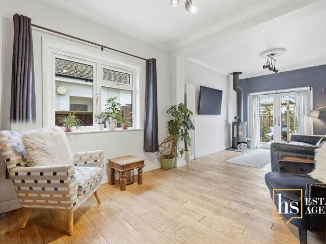 House for sale in Pilgrims' Hatch, Navestock Side
