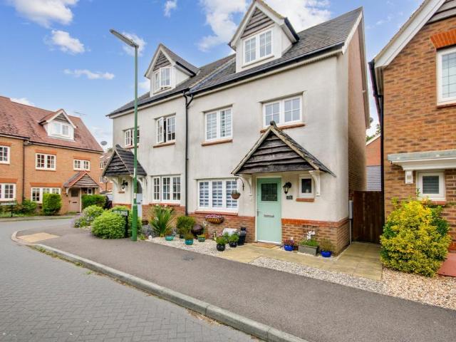 House for sale in Perryfields, West Sussex