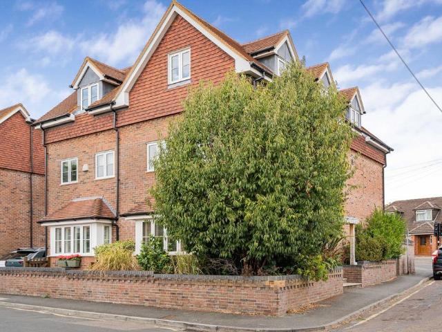 House for sale in Fole, Surrey