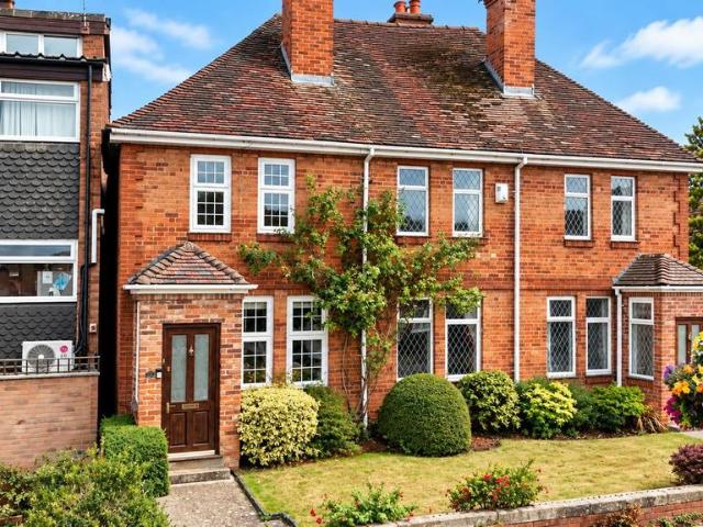 House for sale in Oversley Green, Stratford-on-Avon