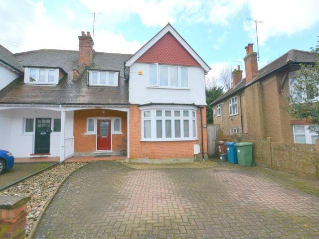 House for sale in Hatch End, Greater London