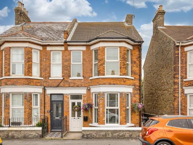 House for sale in Upton, Acol