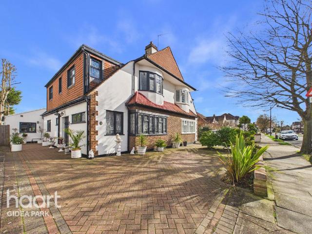 House for sale in Gidea Park, Greater London