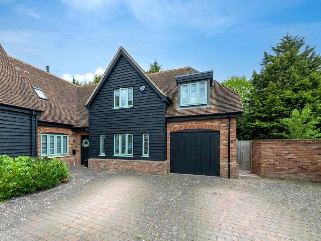 House for sale in Tilsworth, Bedfordshire