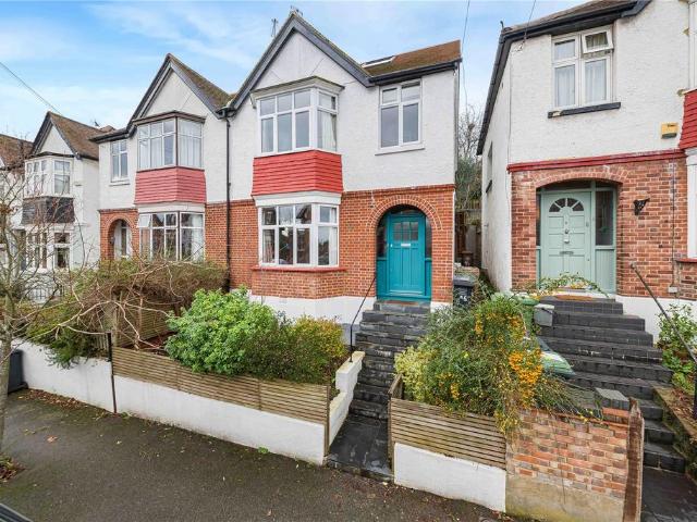 House for sale in London Borough of Lewisham, Ladywell