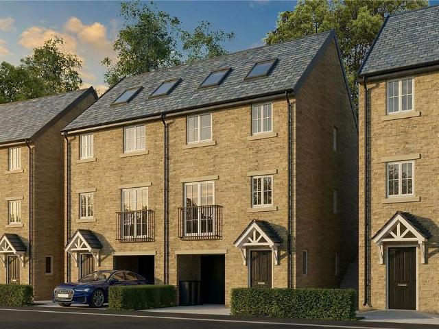 House for sale in Farsley, West Yorkshire