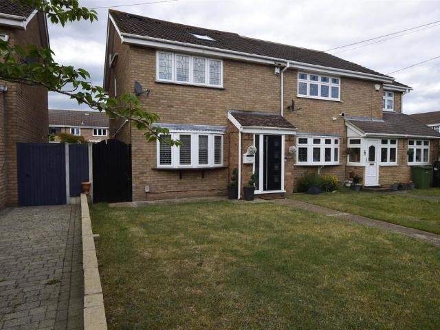House for sale in Elm Park, Greater London