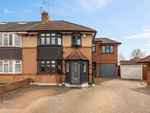 House for sale in Broadfields, Greater London