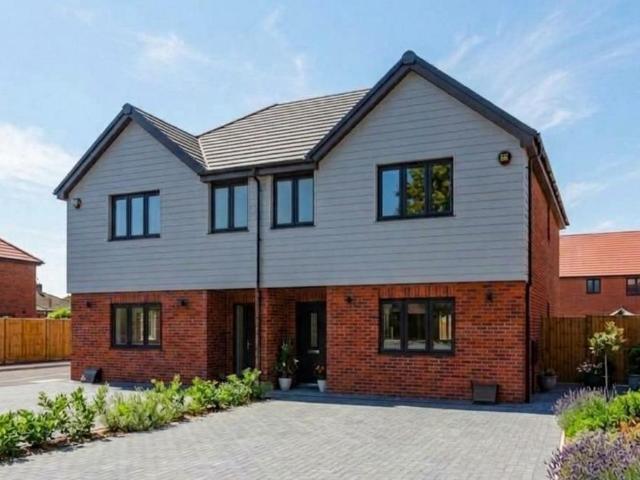House for sale in Stanford-le-Hope, Essex