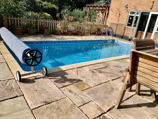 House for sale in Pilgrims' Hatch, Navestock Side