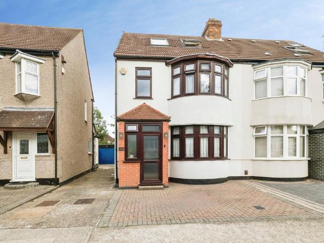 House for sale in Gidea Park, Greater London