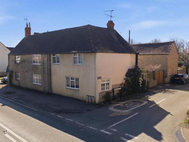 House for sale in Crookhill, Worcestershire