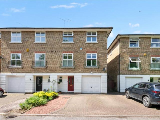 House for sale in Greater London
