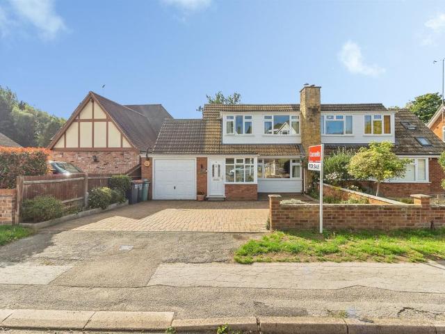 House for sale in Leighton-Linslade, Heath And Reach