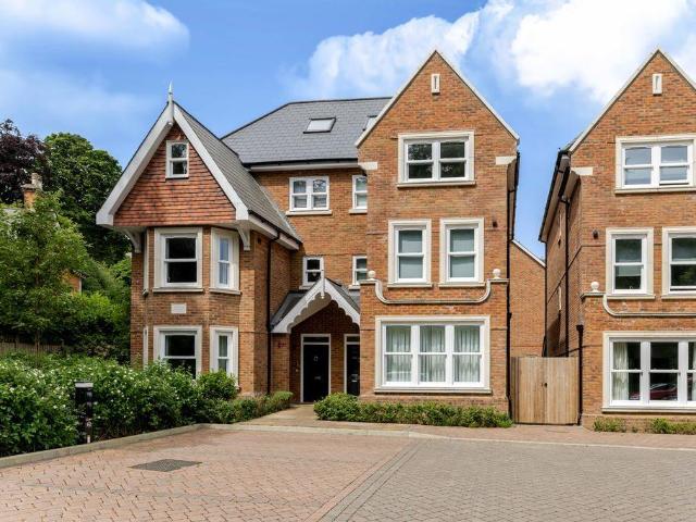 House for sale in London Borough of Croydon, Kenley