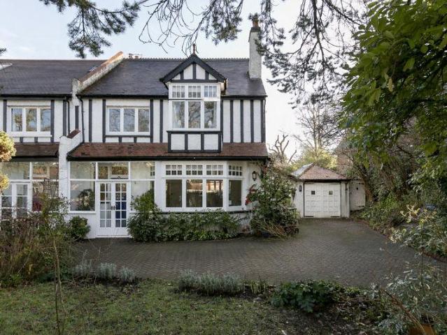 House for sale in London Borough of Croydon, Kenley