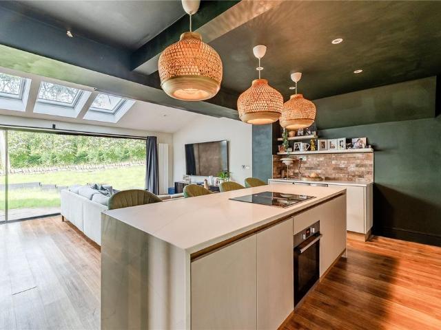 House for sale in Farsley, West Yorkshire