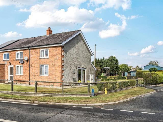 House for sale in Llanddewi, Wales