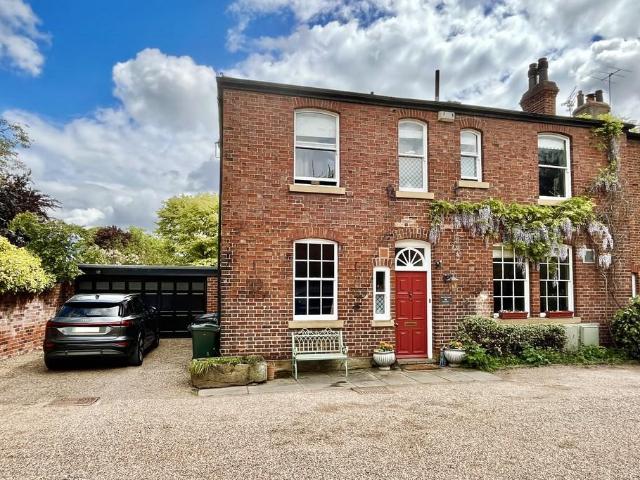 House for sale in Tickhill, South Yorkshire