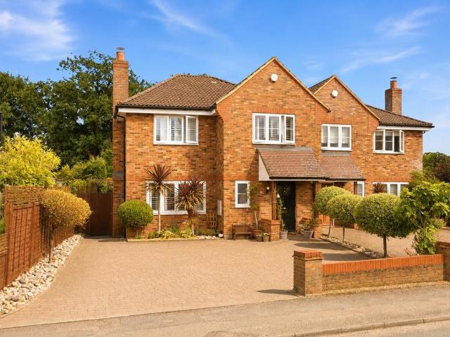 House for sale in Chiswell Green, St Albans