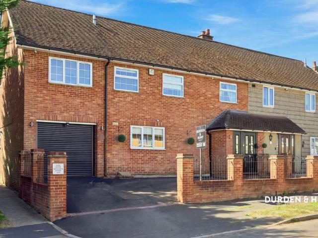 House for sale in Roydon, Epping