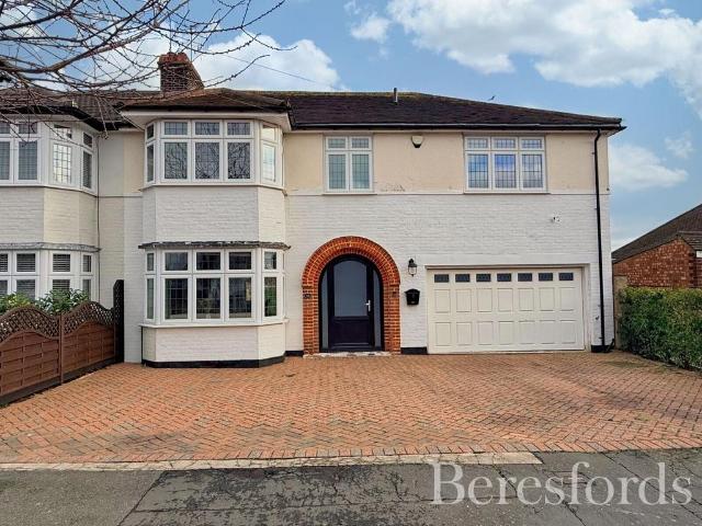 House for sale in Gidea Park, Greater London