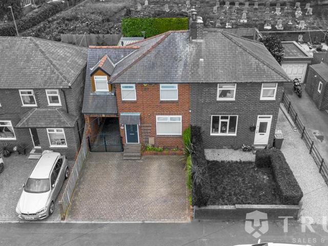House for sale in Hanging Heaton, Dewsbury