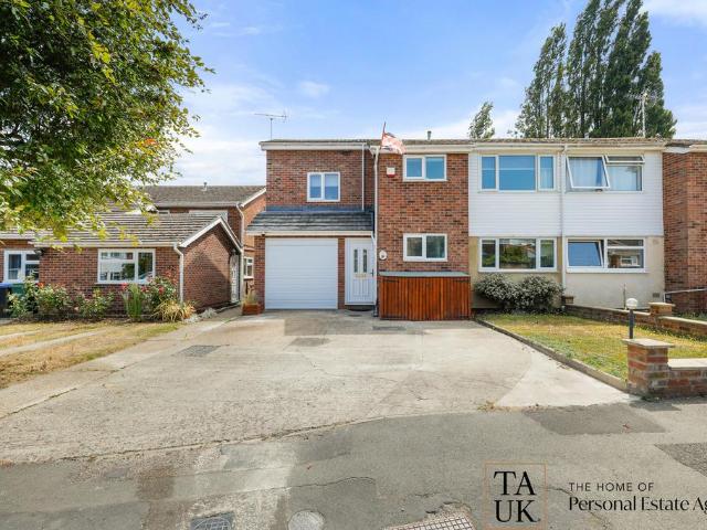 House for sale in Chipping Hill, Essex